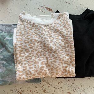 Women’s Time and Tru Sweatshirt Lot-M (8-10)